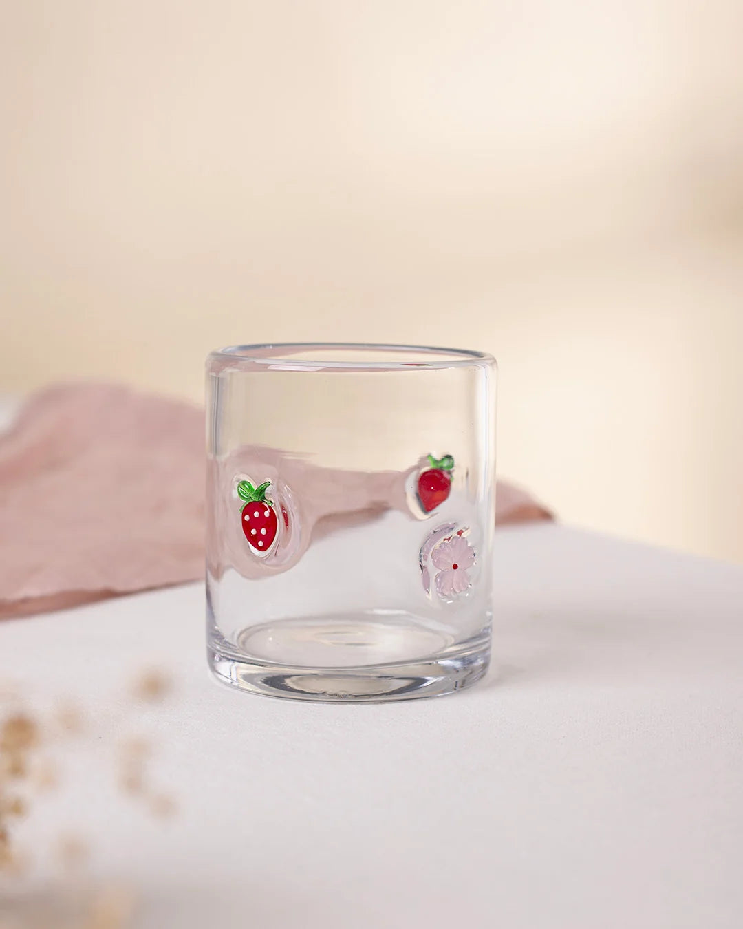 Verre - Fraises et fleurs