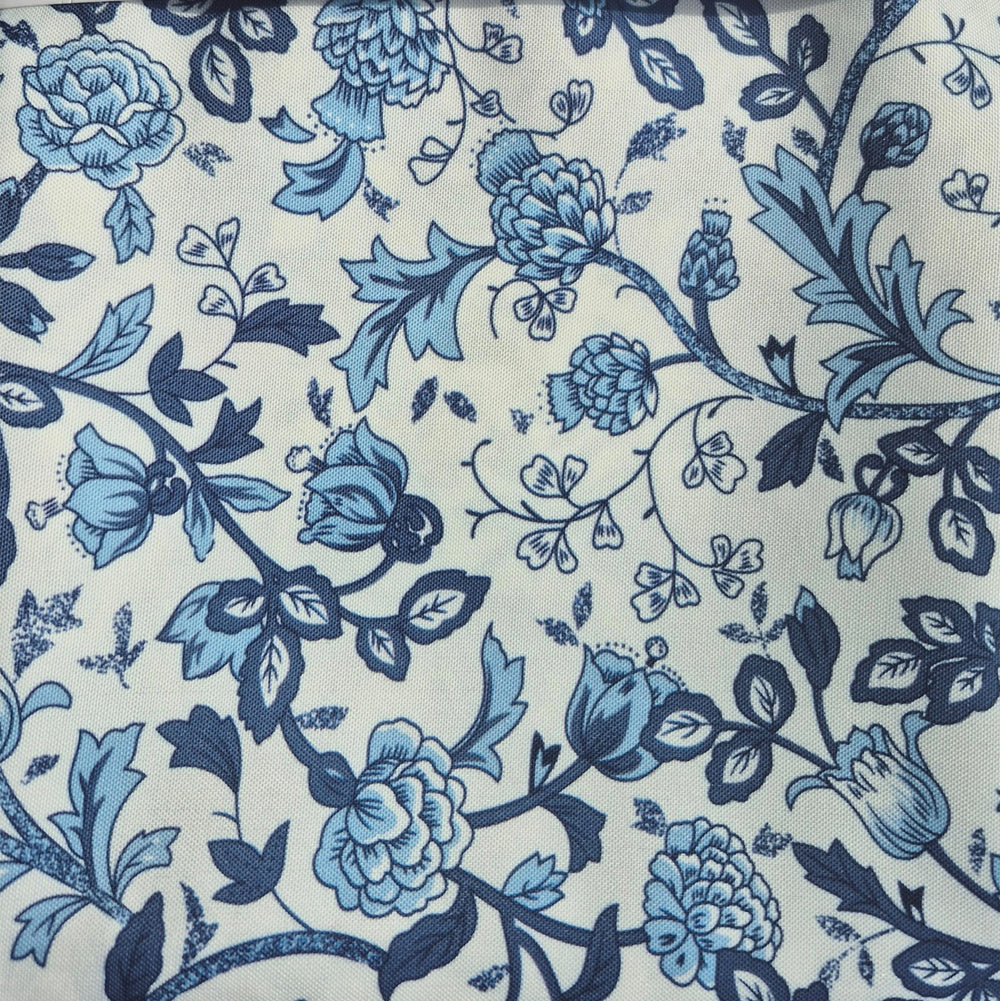 Nappe Amalfi 54" x 72" - Fleurie blanche et bleue